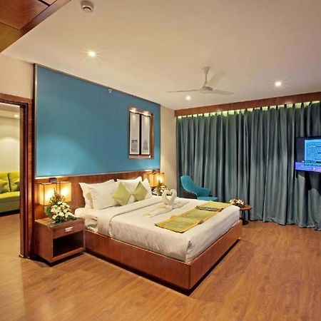 Hotel Ceasar Palace Thodupuzha Екстер'єр фото