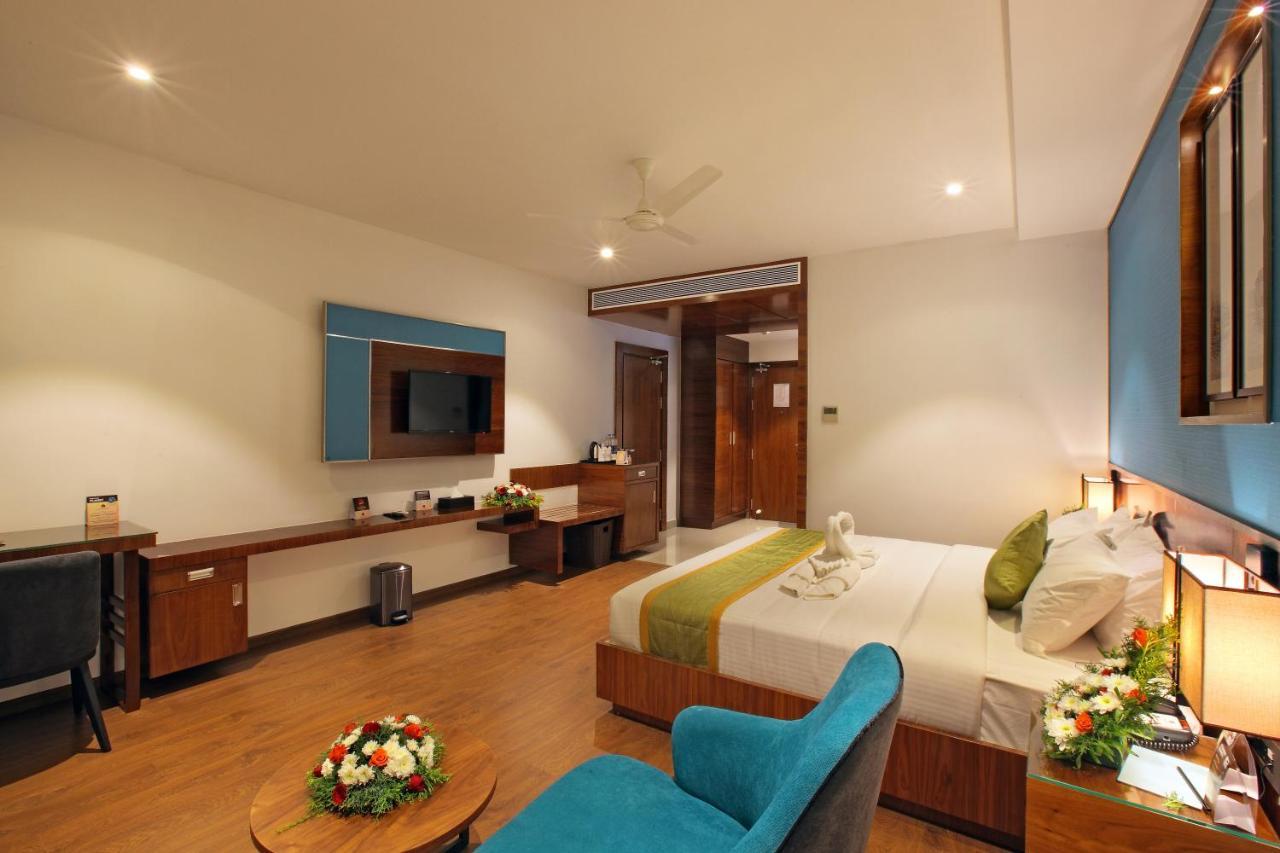 Hotel Ceasar Palace Thodupuzha Екстер'єр фото