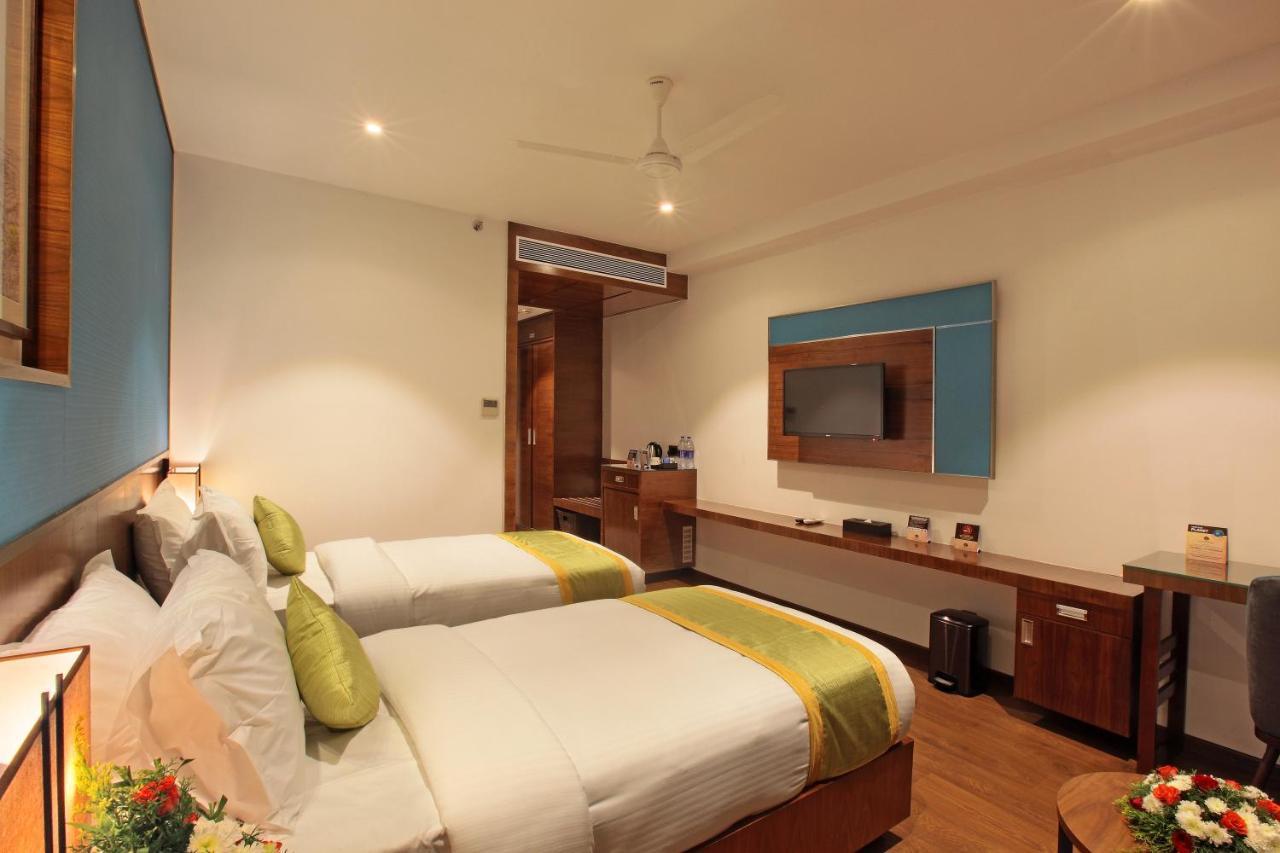 Hotel Ceasar Palace Thodupuzha Екстер'єр фото