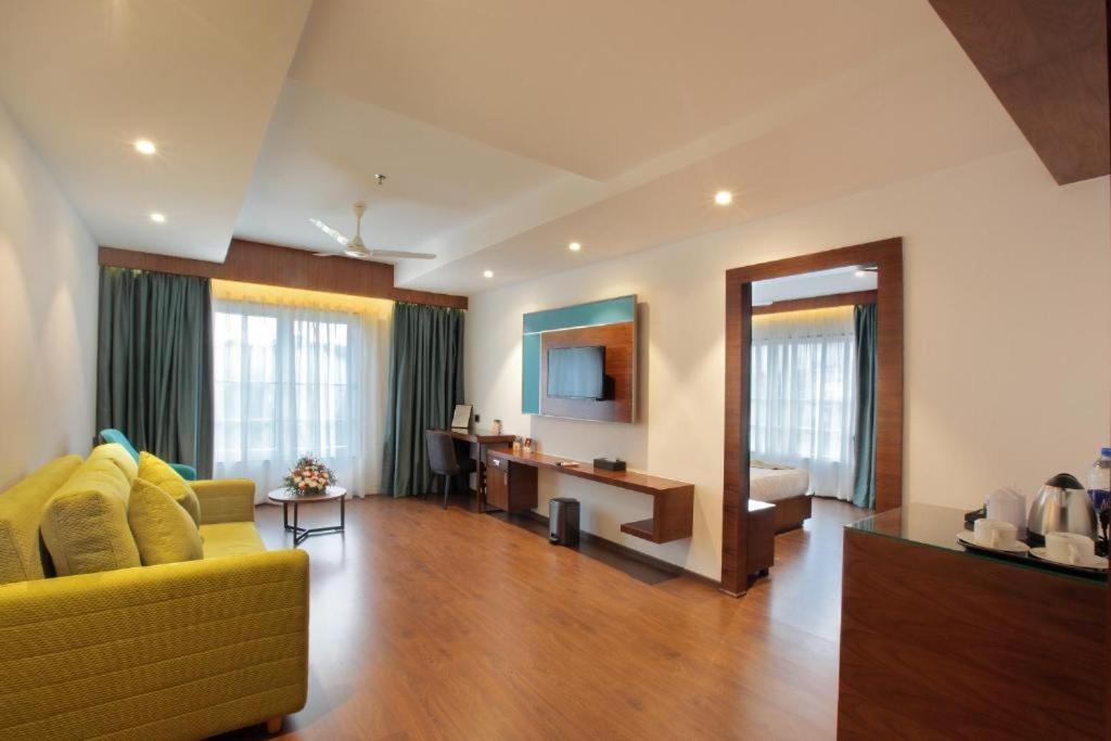 Hotel Ceasar Palace Thodupuzha Екстер'єр фото