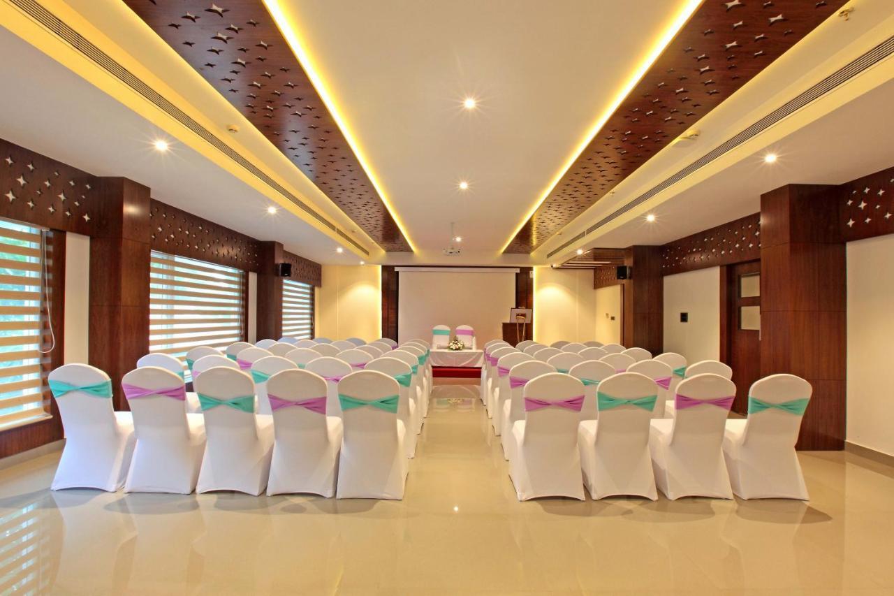 Hotel Ceasar Palace Thodupuzha Екстер'єр фото