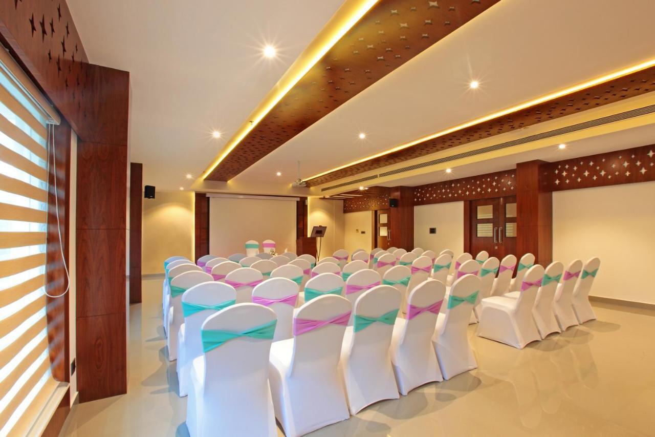 Hotel Ceasar Palace Thodupuzha Екстер'єр фото