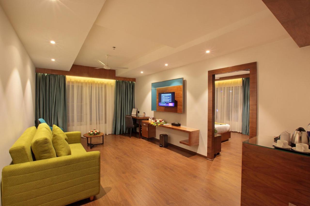 Hotel Ceasar Palace Thodupuzha Екстер'єр фото